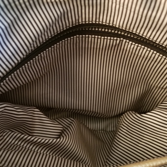 Shimmering Shoulder Bag - Picture 5 of 6